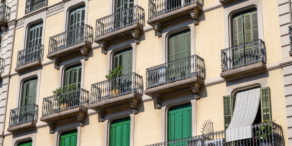 Puertas y Ventanas de Aluminio / PVC a medida en Santa Coloma de Gramenet · Aislamientos Acústicos