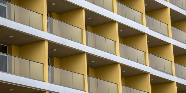 Puertas y Ventanas de Aluminio / PVC a medida en Santa Coloma de Gramenet · Balconeras