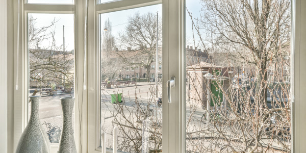 Puertas y Ventanas de Aluminio / PVC a medida en Santa Coloma de Gramenet · Bisagra Oculta