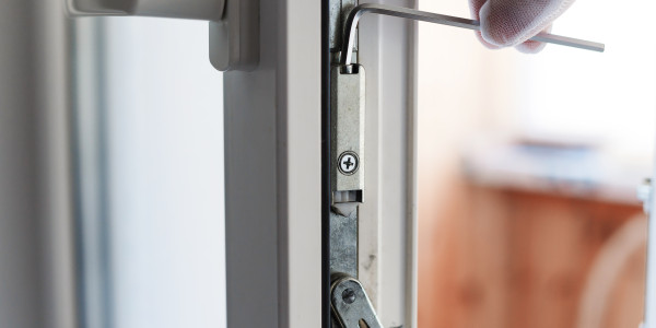 Puertas y Ventanas Seguridad de Aluminio / PVC en Santa Coloma de Gramenet · Cerradura de Seguridad