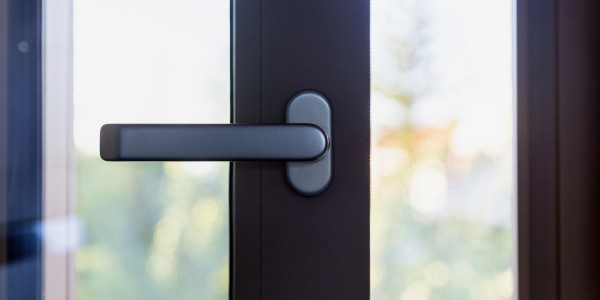 Puertas y Ventanas Aislantes de Aluminio / PVC en Santa Coloma de Gramenet · Cierre Hermético
