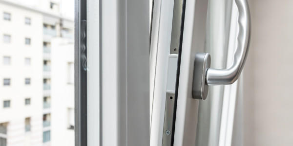 Fabricantes / Instaladores de Puertas y Ventanas de Aluminio / PVC en Santa Coloma de Gramenet · Oscilobatientes - Abatibles