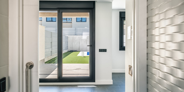 Carpintería Metálica de Aluminio / PVC Santa Coloma de Gramenet · Puertas Correderas PVC