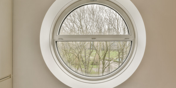 Puertas y Ventanas Aislantes de Aluminio / PVC en Santa Coloma de Gramenet · Ojo de Buey, Curvada y Antiruido